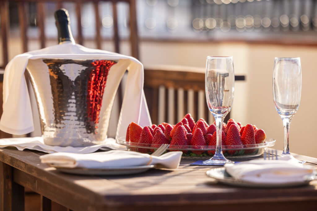 Celebra tu boda frente al mar y disfruta tu noche en la suite del hotel La posada del Mar en Dénia